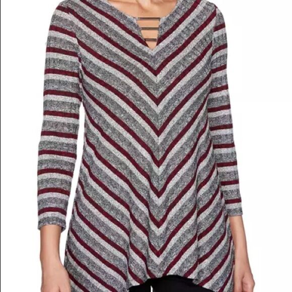 Ruby Rd Top Women Size Medium Red Metallic Striped Shark Bite Hem 3/4 Sleeve NWT - Picture 1 of 11